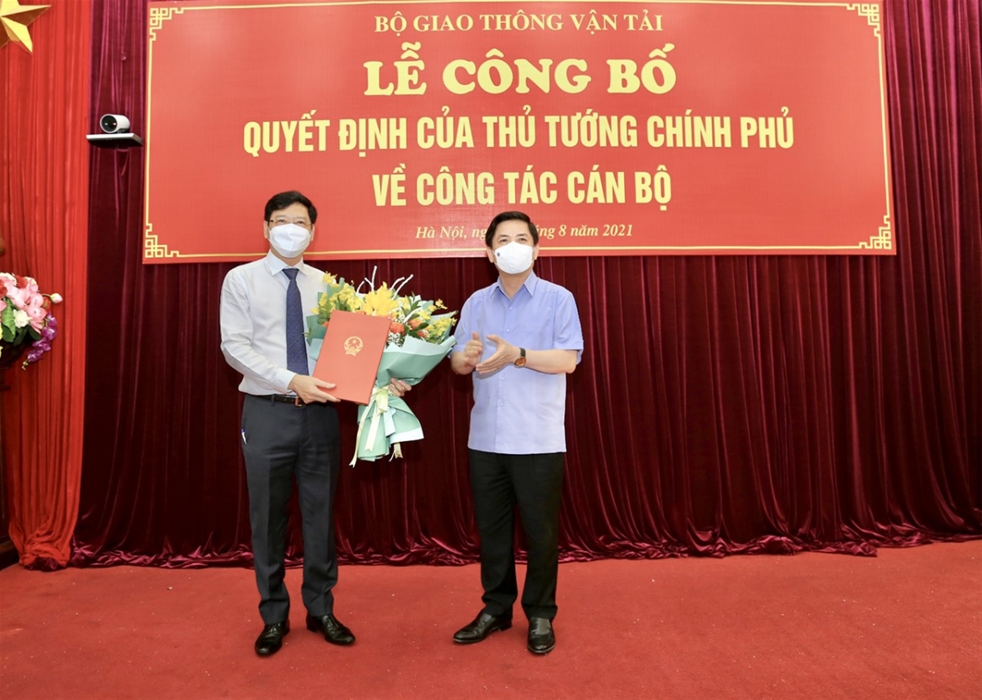 Trao Quyết định bổ nhiệm Cục trưởng Cục hàng hải Việt Nam Nguyễn Xuân Sang giữ chức Thứ trưởng Bộ GTVT